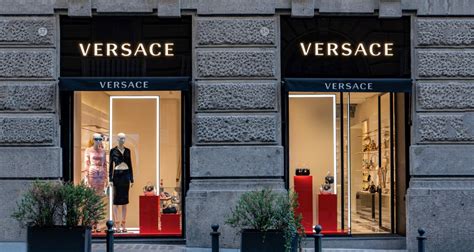 dittaino negozio versace|Versace Napoli .